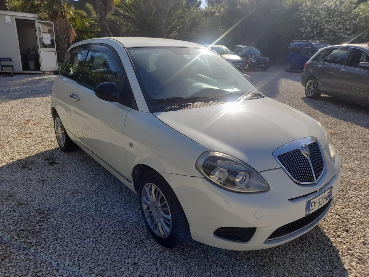 Lancia Ypsilon 1.2 69 CV Unyca