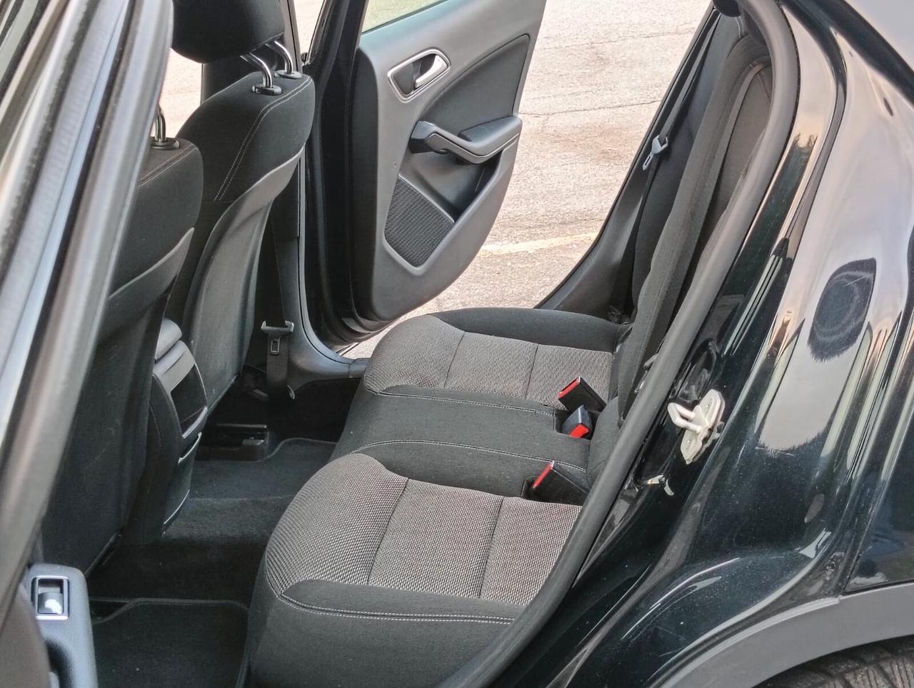 Mercedes-benz GLA 180 d Automatic Premium..CELL 320 147 1147 WUATSAPP