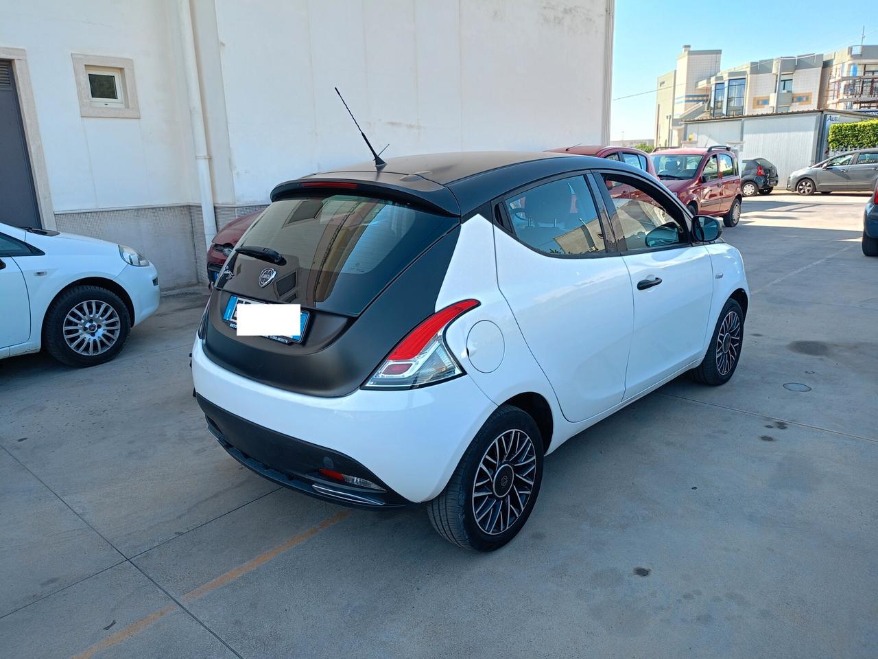 Lancia Ypsilon 1.200 5 porte S Momodesign