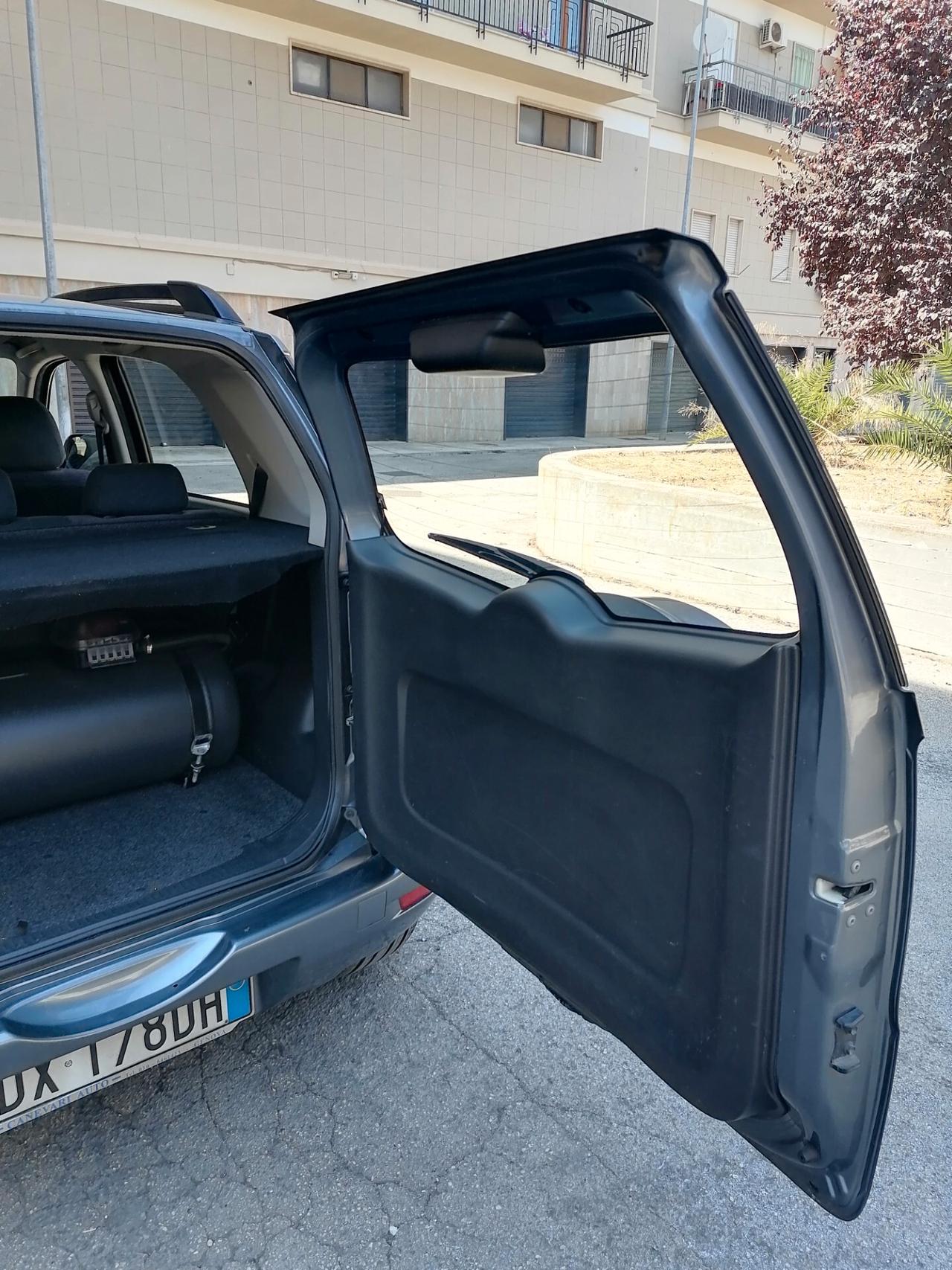 Daihatsu Terios 1.5 BENZ/GPL 105CV 4x4