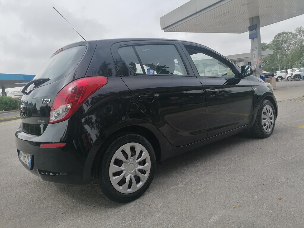 Hyundai i20-1.2 Benzina-LUCI LED*NEOPATENTATI*2013-