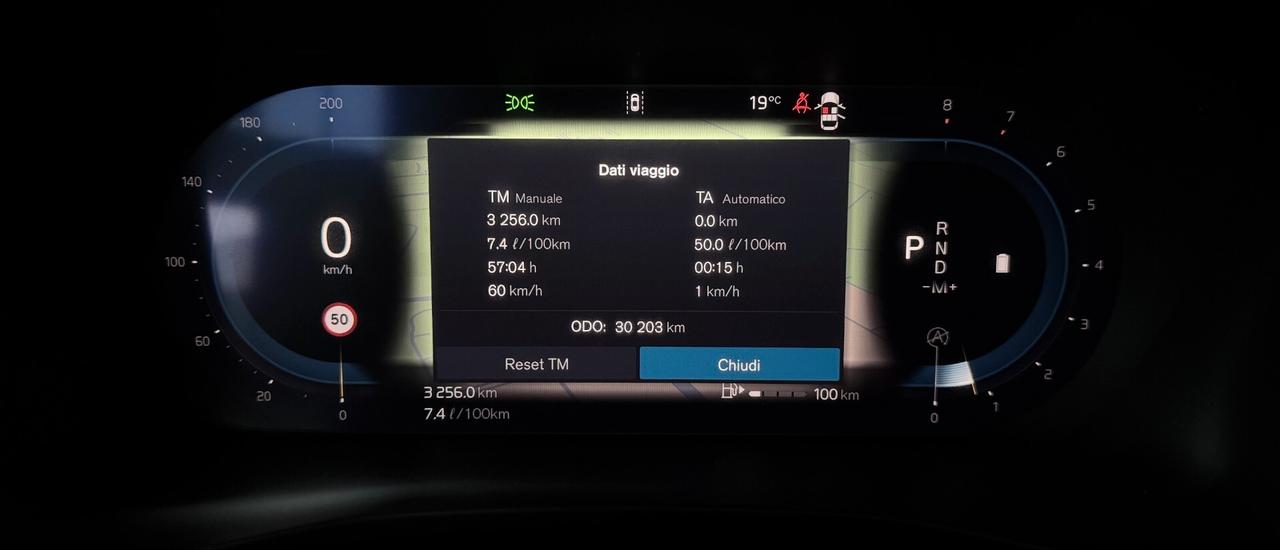 Volvo XC40 B3 MILD HYBRID CORE auto 2.0cc 163cv CarPlay Finanziabile