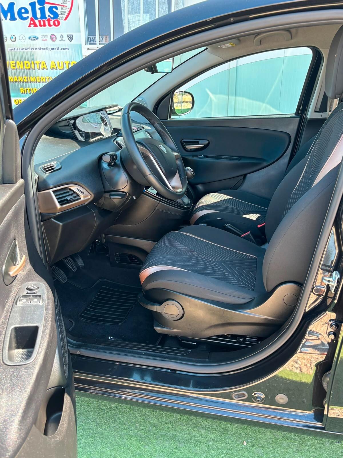 Lancia Ypsilon 1.0 Hybrid/ Benzina