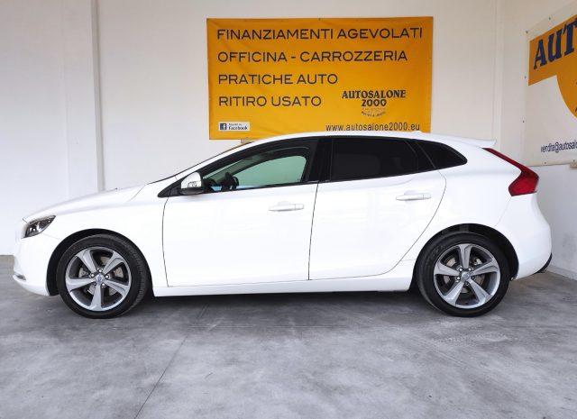 VOLVO V40 T4 Momentum