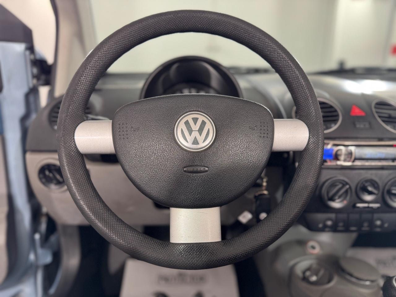 Volkswagen New Beetle 1.6 Cabrio