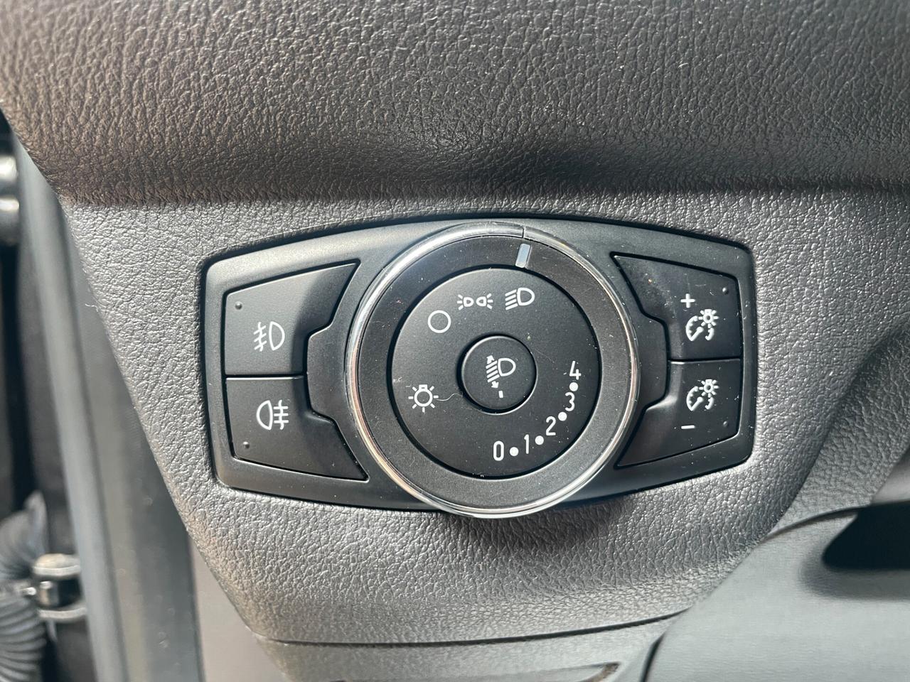 FORD Tourneo Courier 1.5 tdci 75cv titanium E5