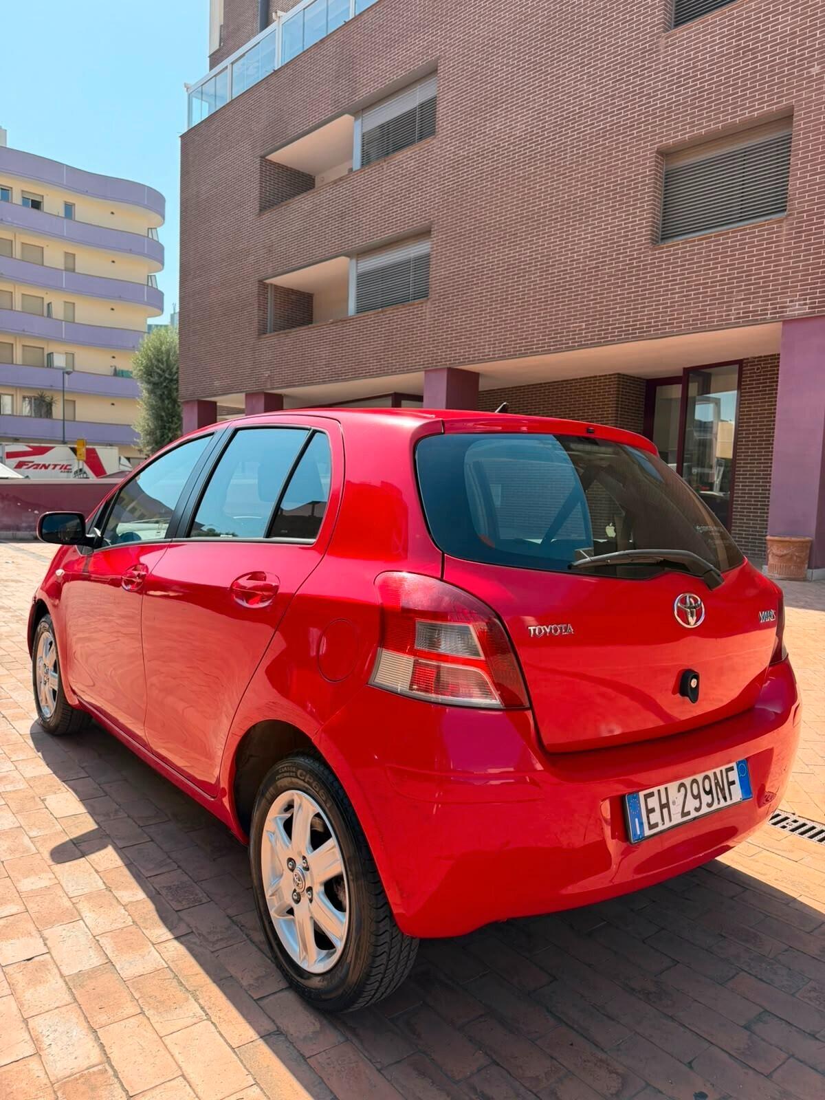 Toyota Yaris 1.0 5 porte Now