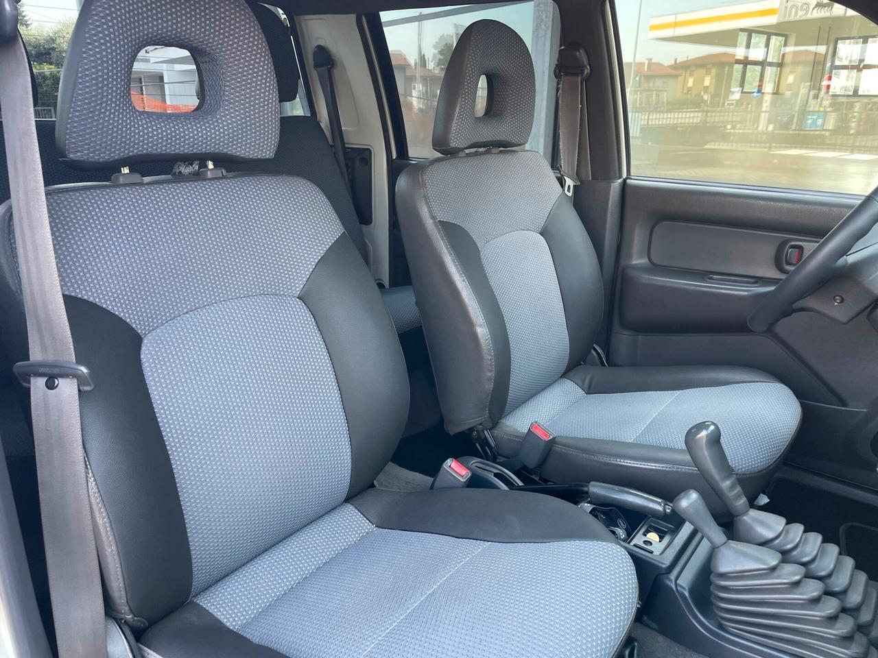 Mitsubishi L200 2.5 TDI 4WD Double Cab Pick-up GL GANCIO TRAINO