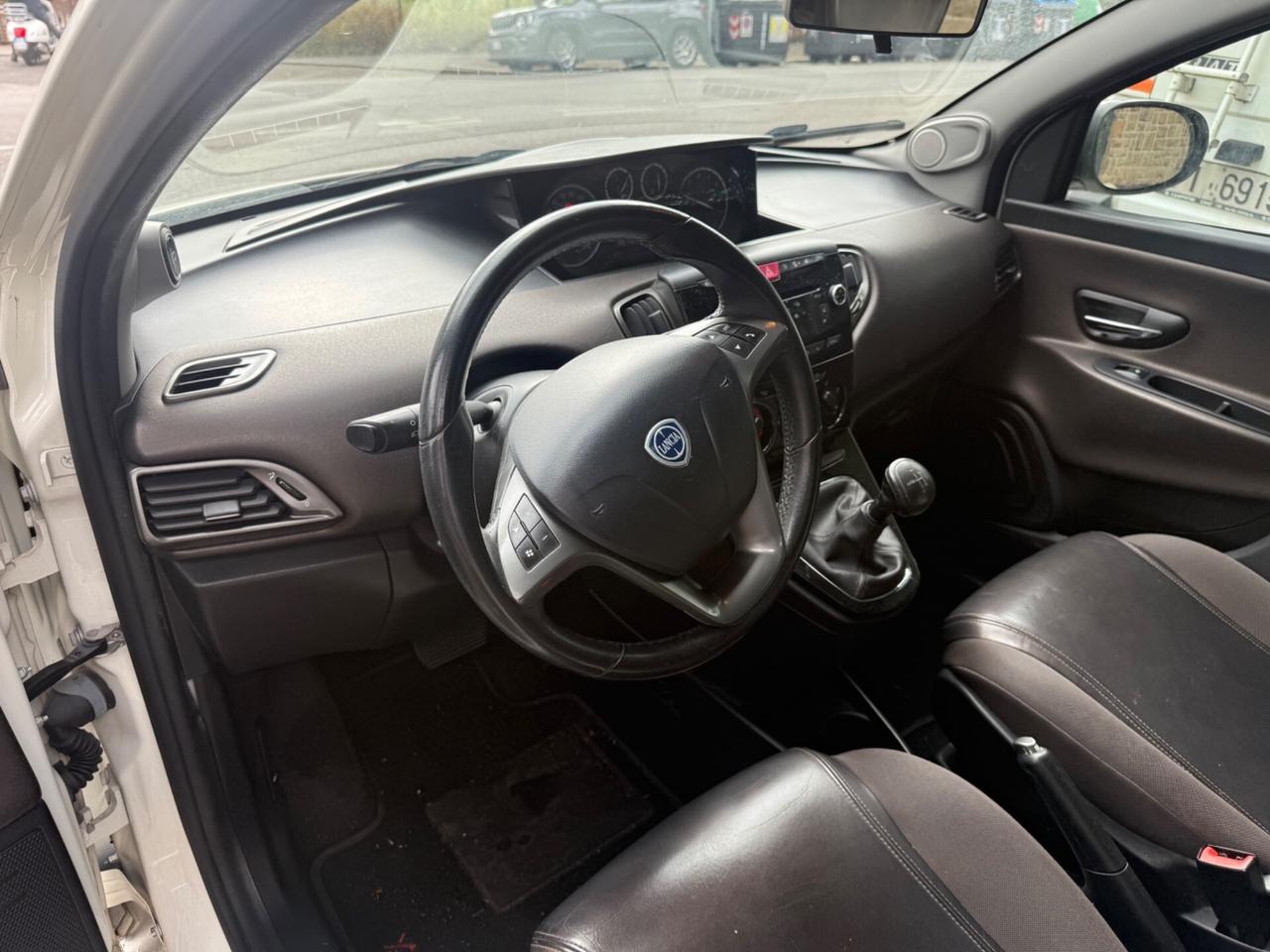 Lancia Ypsilon 0.9 TwinAir 85 CV 5 porte S&S DFN Platinum