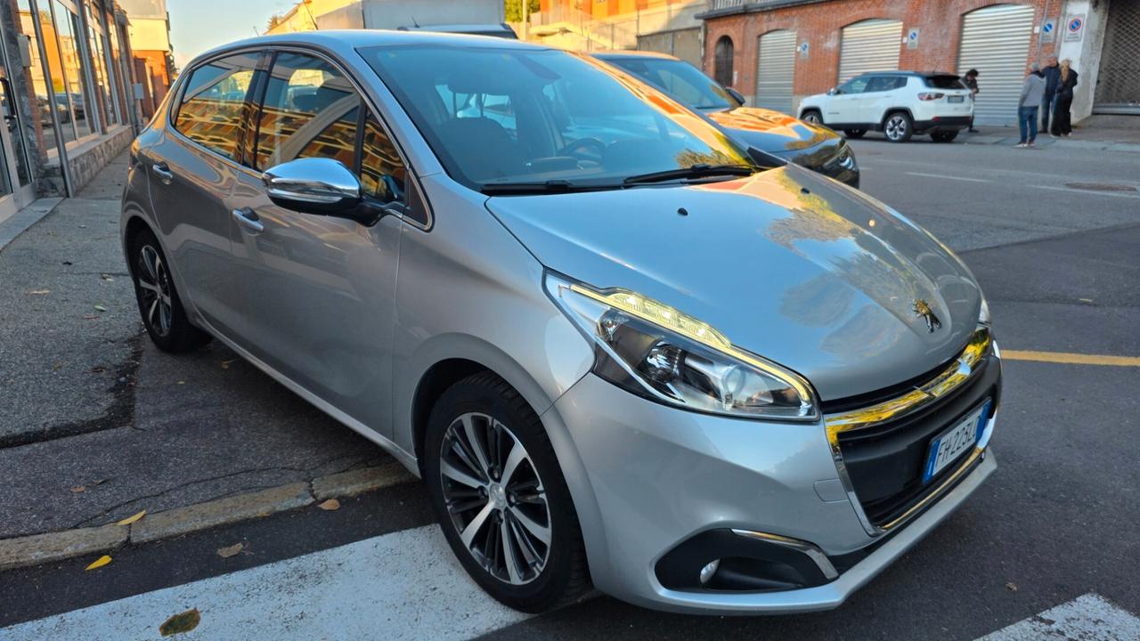 Peugeot 208 PureTech 82 5p. GPL Allure