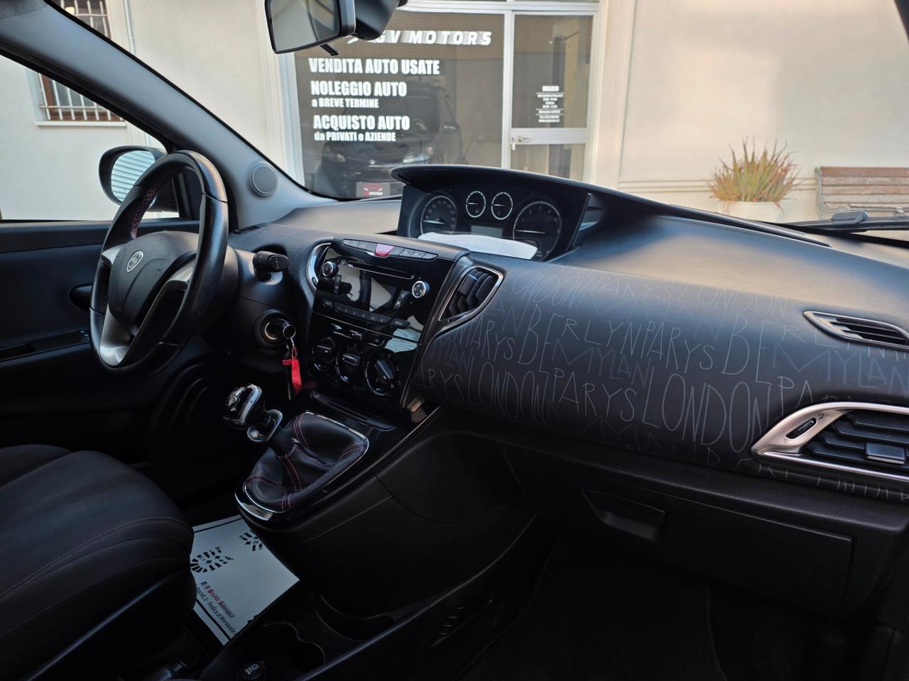 Lancia Ypsilon 0.9 TwinAir 85 CV 5 porte Metano Ecochic Elefantino