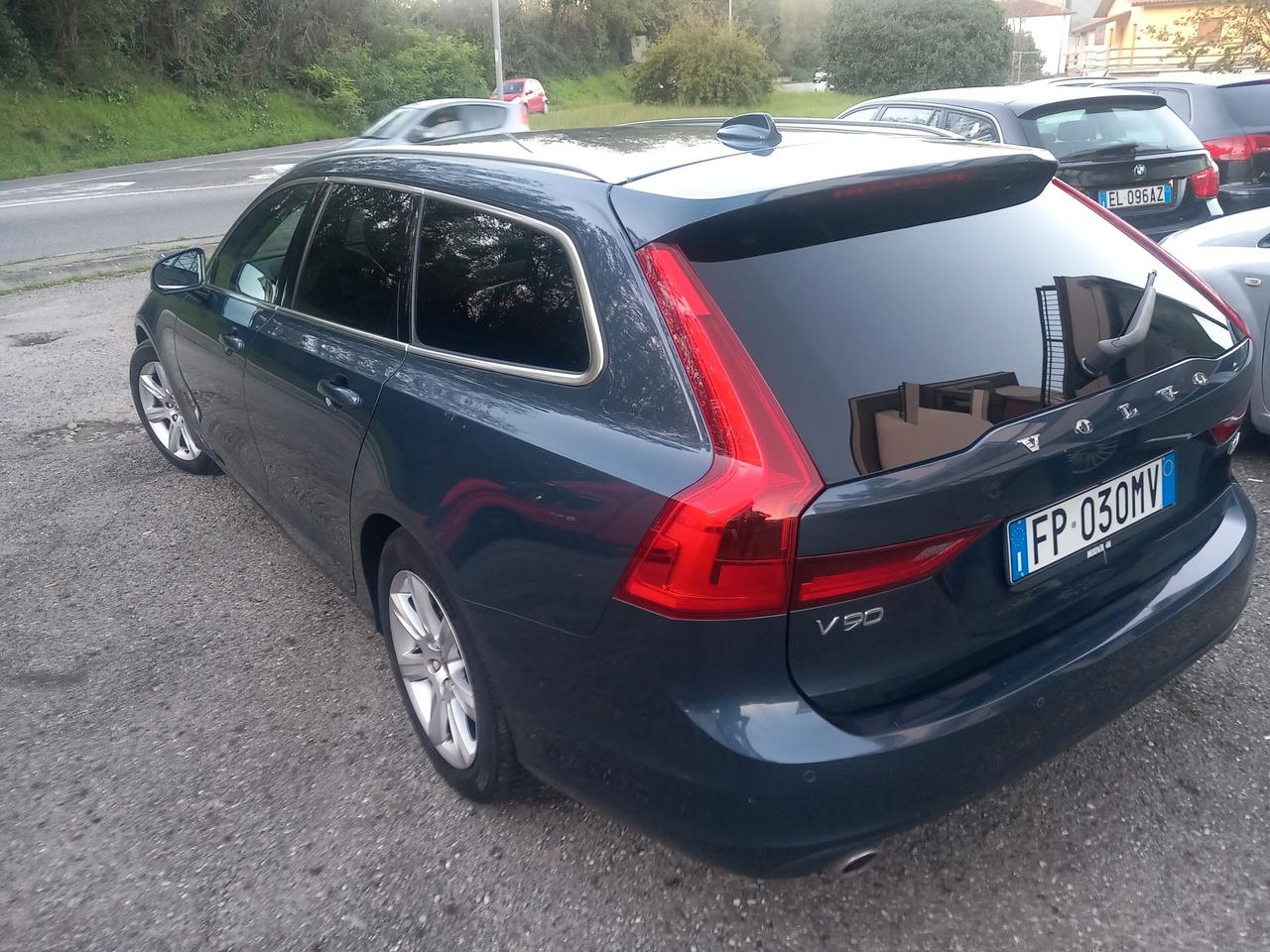 Volvo V90 D4 R-design