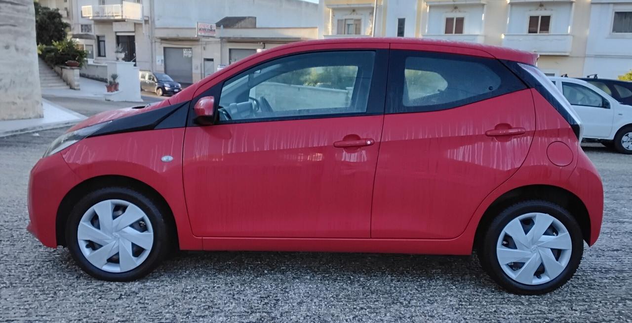 Toyota Aygo 1.0 VVT-i 69 CV 5 porte x-cite