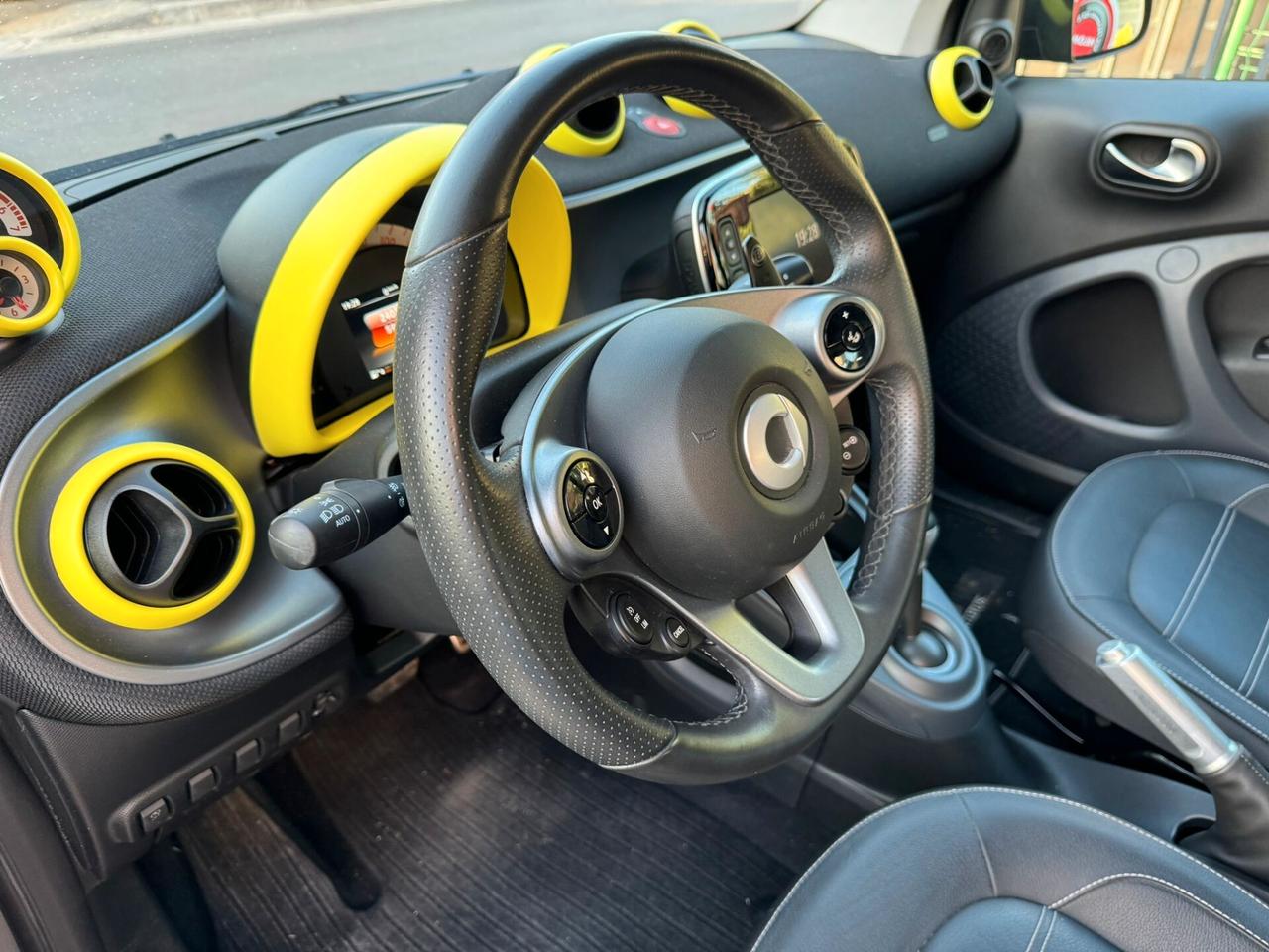 Smart ForTwo 90 0.9 Turbo twinamic Urbanrunner taylor made asphalthgold full