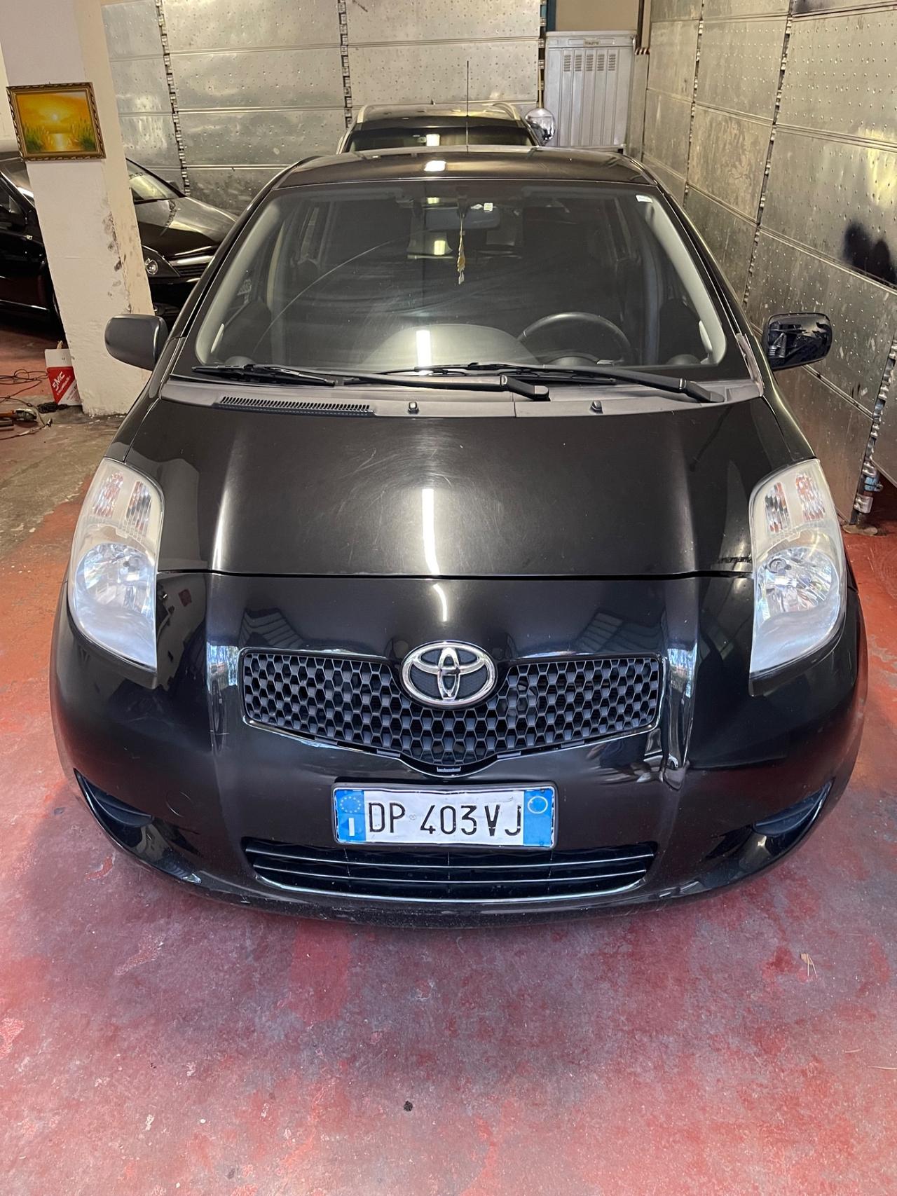 Toyota Yaris 1.0 5 porte
