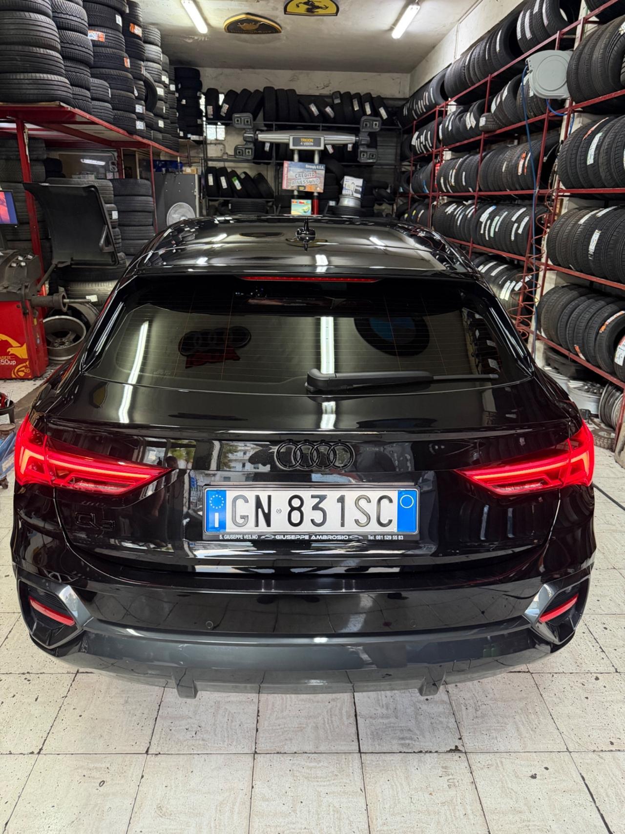 Audi Q3 35 TDI S tronic Identity Black