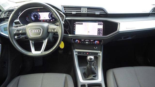 AUDI Q3 35 TFSI Business