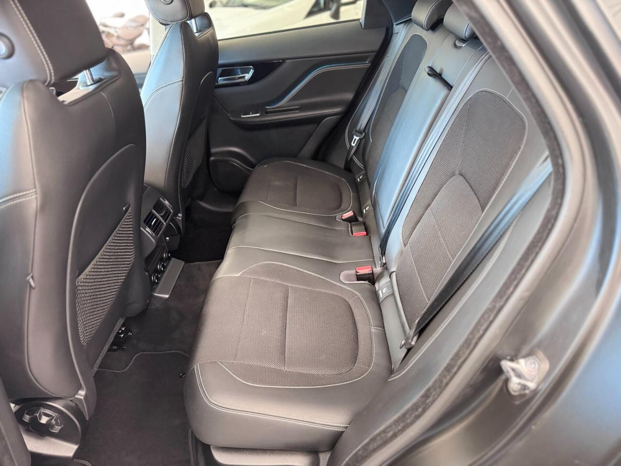 Jaguar F-Pace 2.0 D 180 CV AWD aut. R-Sport