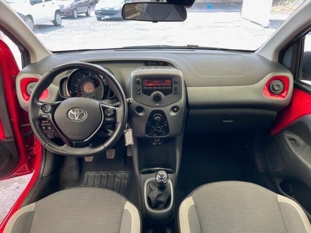 Toyota Aygo Connect 1.0 VVT-i 72 CV 5 porte x-clusiv red style