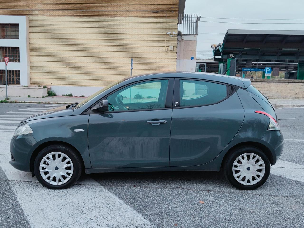 Lancia Ypsilon 1.2 69 CV 5 porte GPL Ecochic Gold