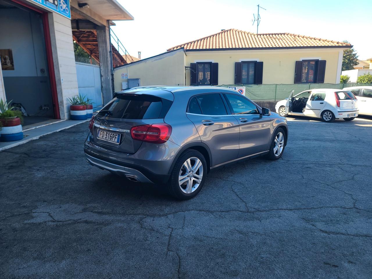 Mercedes-benz GLA 180 d Automatic Premium 2016 PROMO