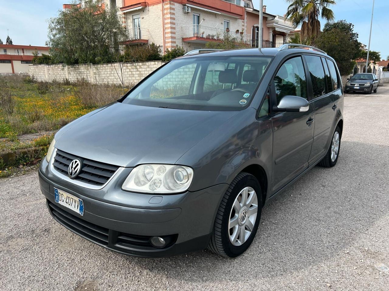 Volkswagen Touran 2.0 16V TDI DSG Highline