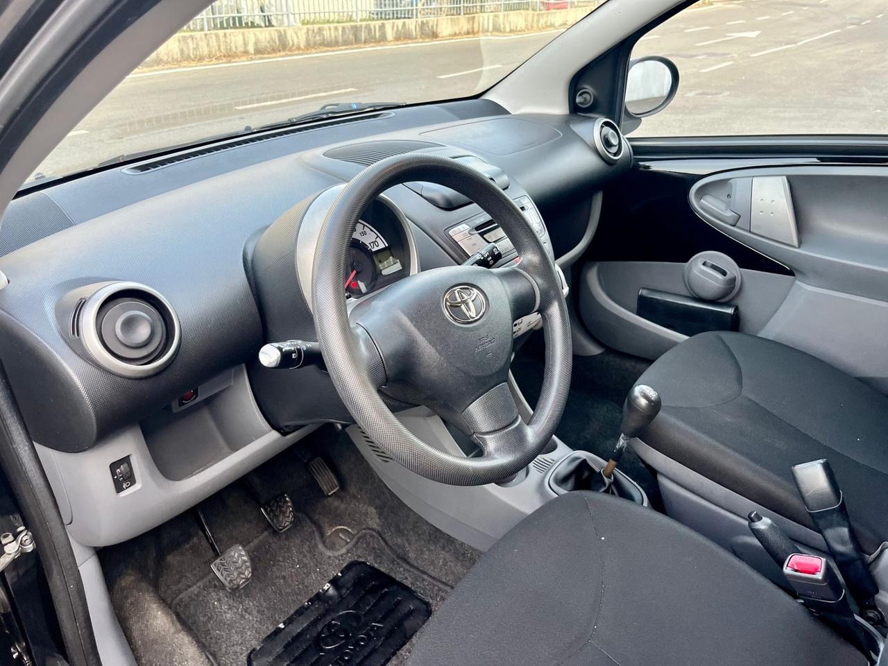 Toyota Aygo 1.0benz 2011 122.000km perfetta per neopatentati