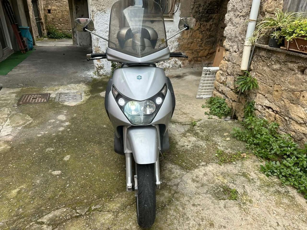 Piaggio Beverly 250