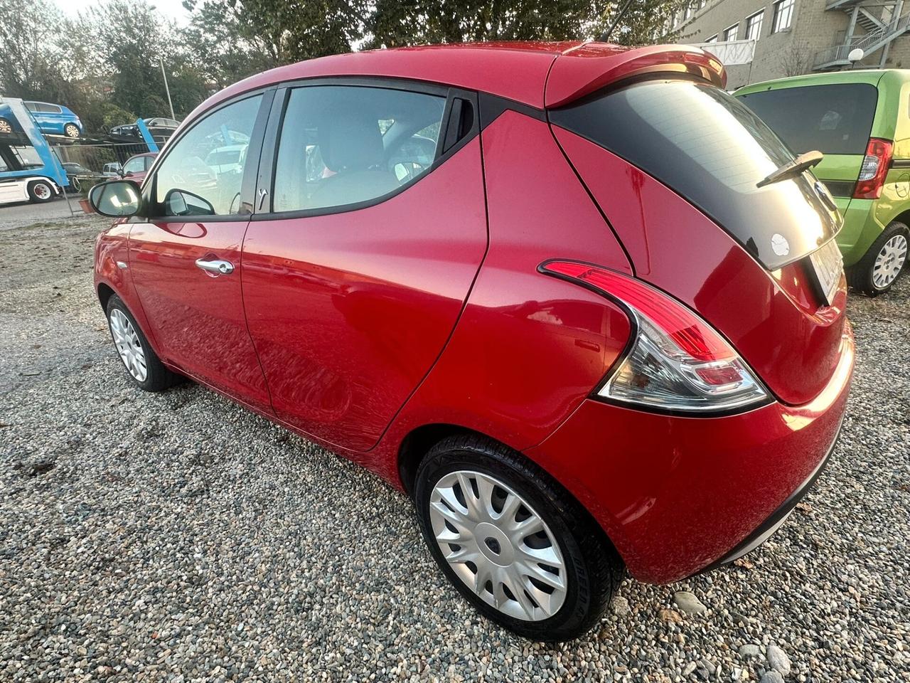 Lancia Ypsilon 0.9 TwinAir 85 CV 5 porte S&S Platinum