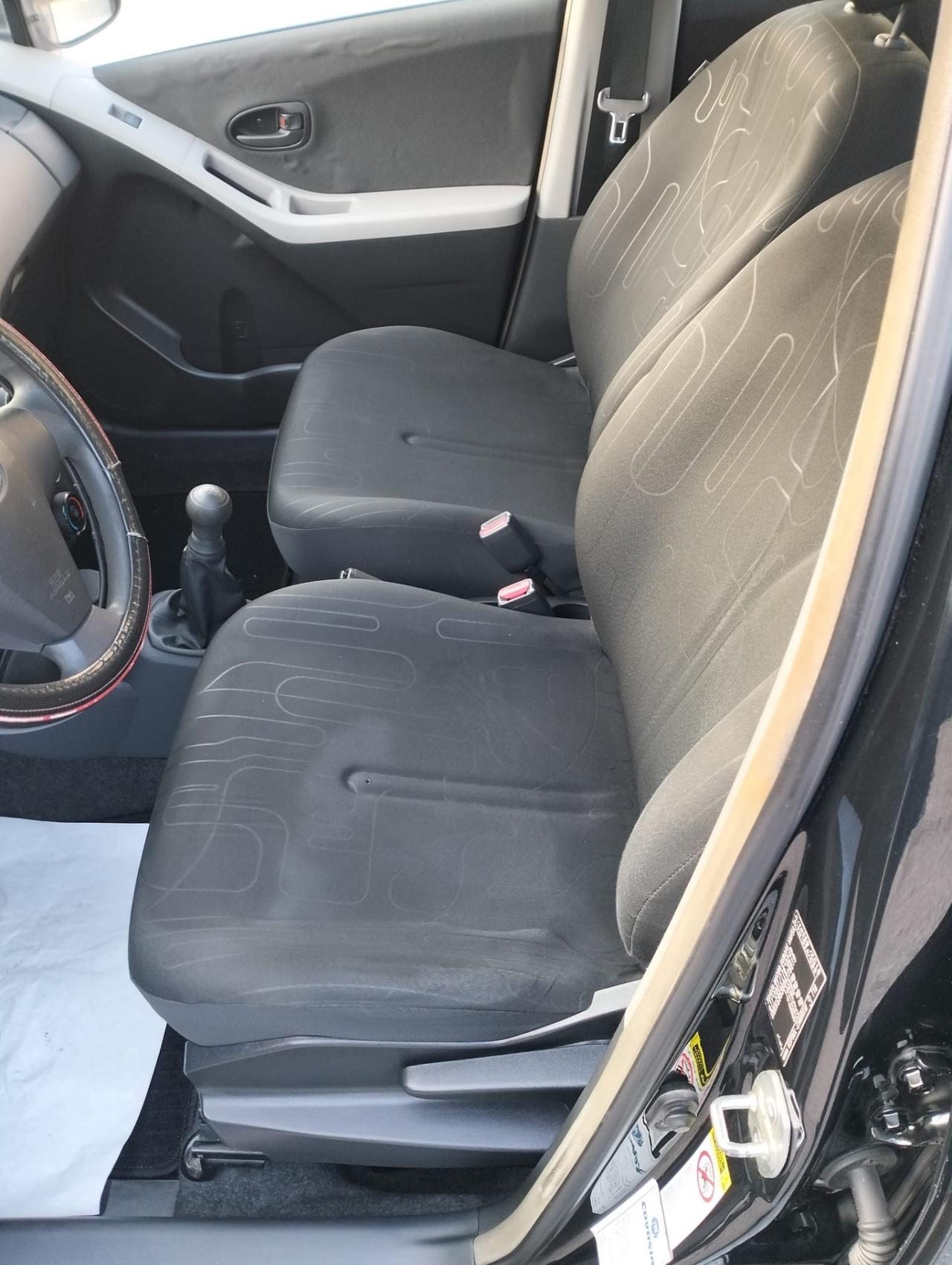Toyota Yaris 1.0 5 porte Sol