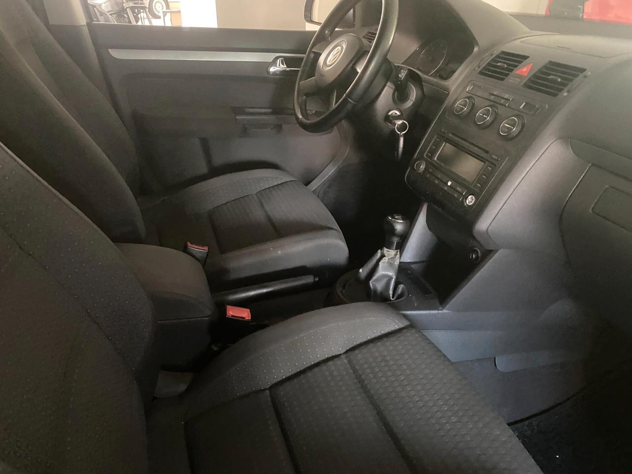 Volkswagen Touran 1.9 TDI 101CV Trendline anche pe NEOPATENTATI