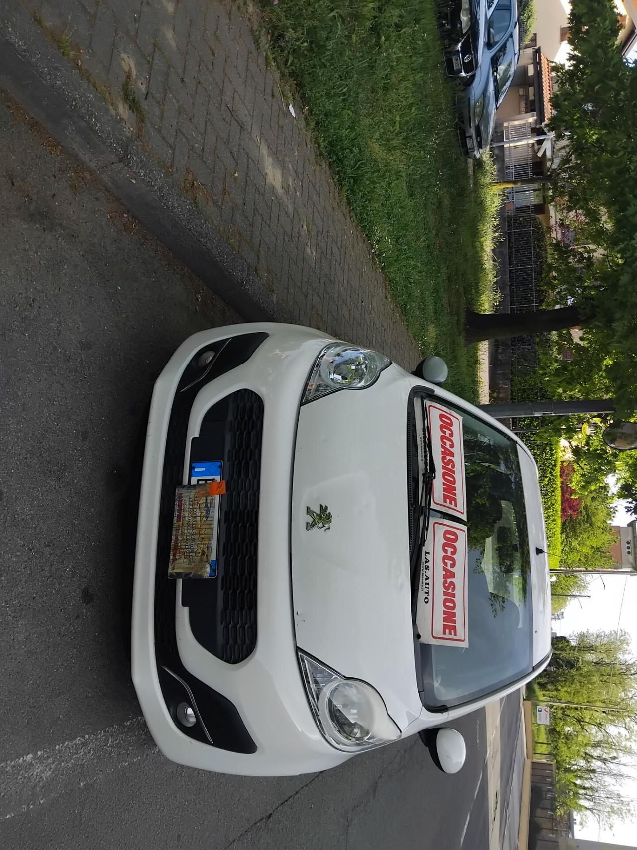 Peugeot 107 1.0 68CV 5p. Active CAMBIO AUTOMATICO X NEO PATENTATI A 2.999 EU