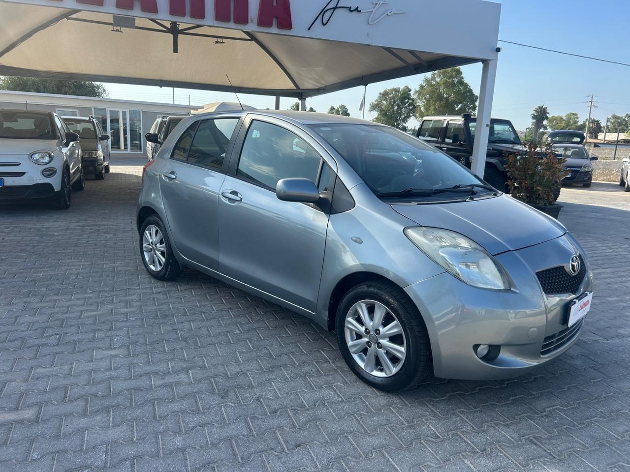 Toyota Yaris 1.3 5 porte Luna