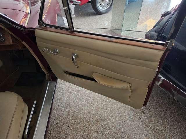 Jaguar Daimler SALOON 250 V8