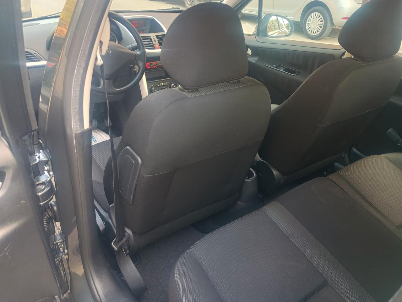 Peugeot 207 1.4 HDi 70CV 5p. Active