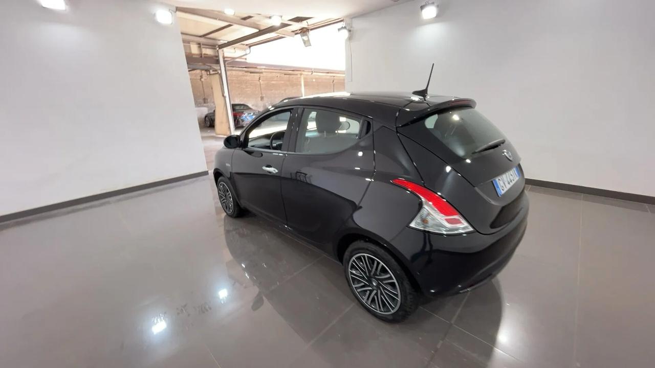 Lancia Ypsilon 1.0 FireFly 5 porte S&S Hybrid Oro