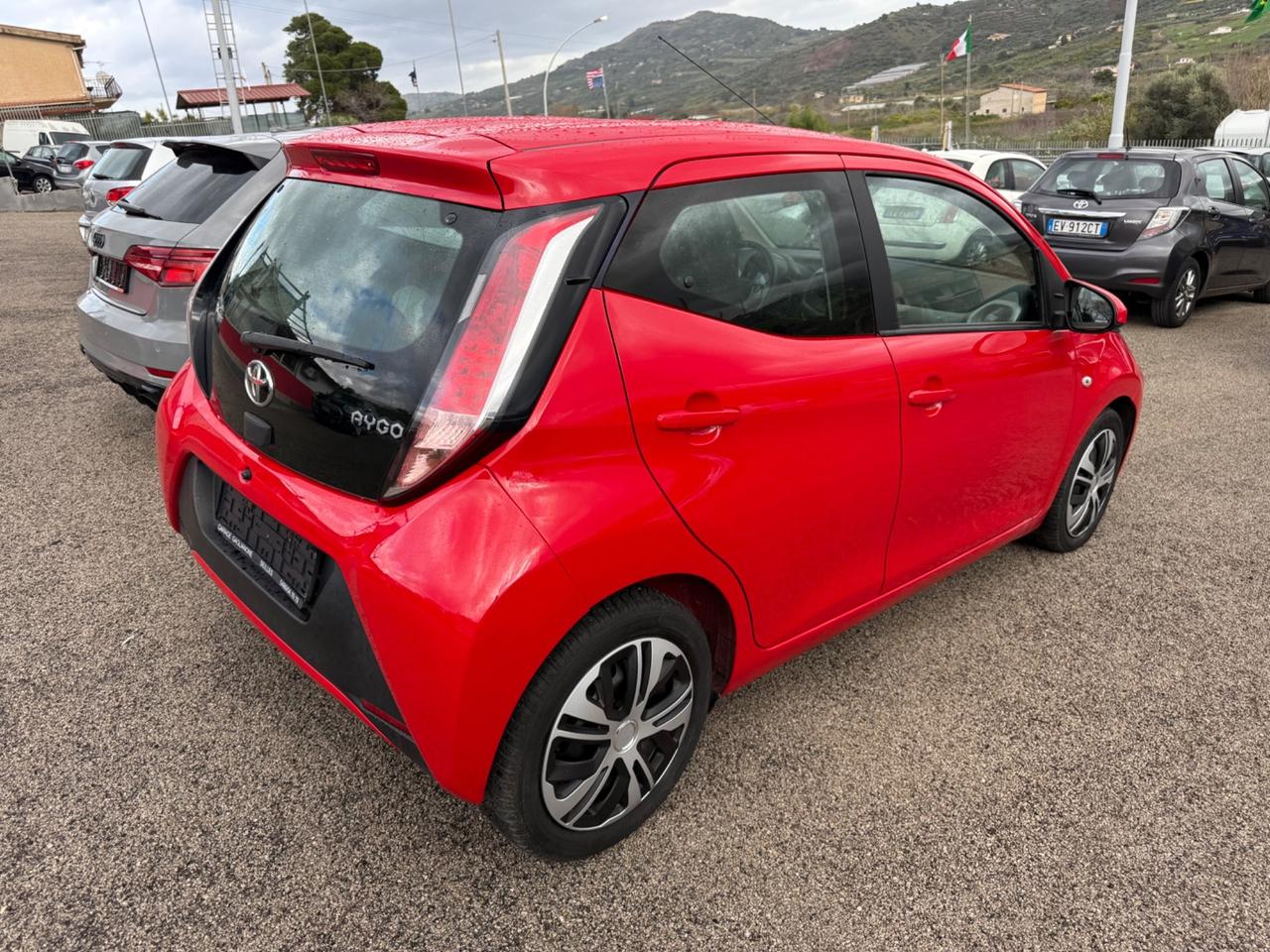 Toyota Aygo 1.0 VVT-i 69 CV 5 porte x-cool