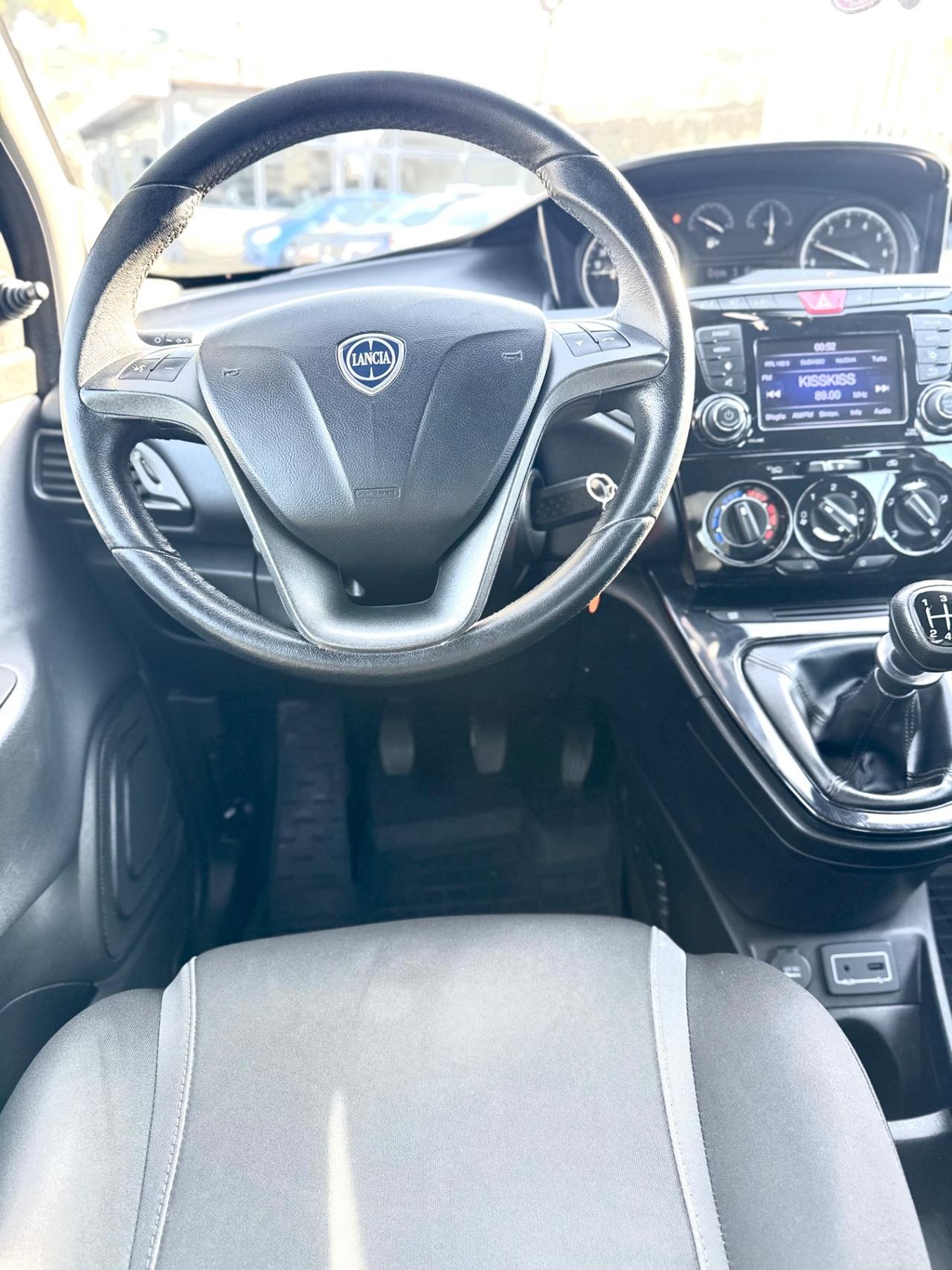 Lancia Ypsilon 1.2 69 CV 5 porte Gold