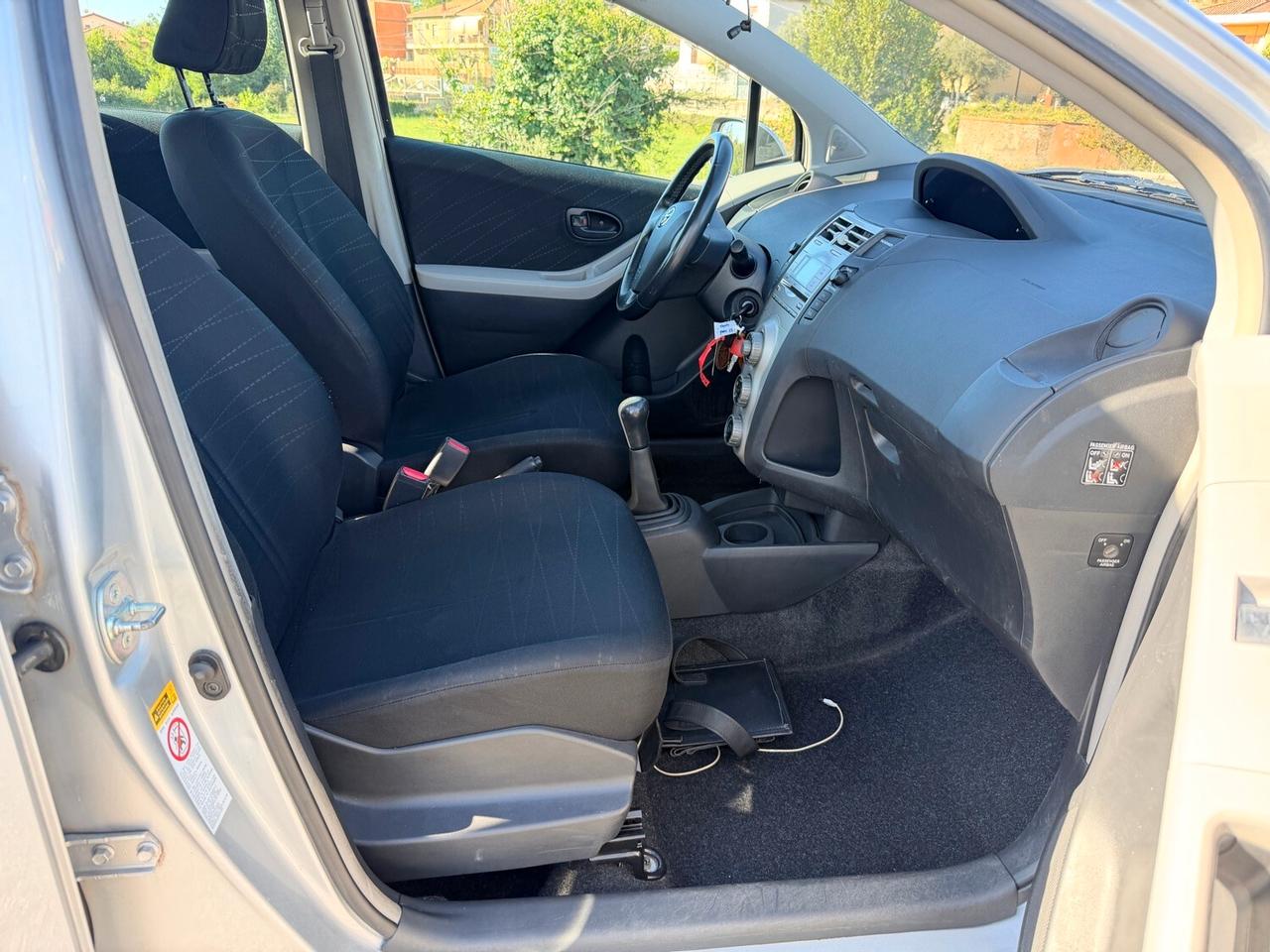 Toyota Yaris 1.0 VVT-i 70cv Benzina - 67.000 km - Garanzia 12 mesi