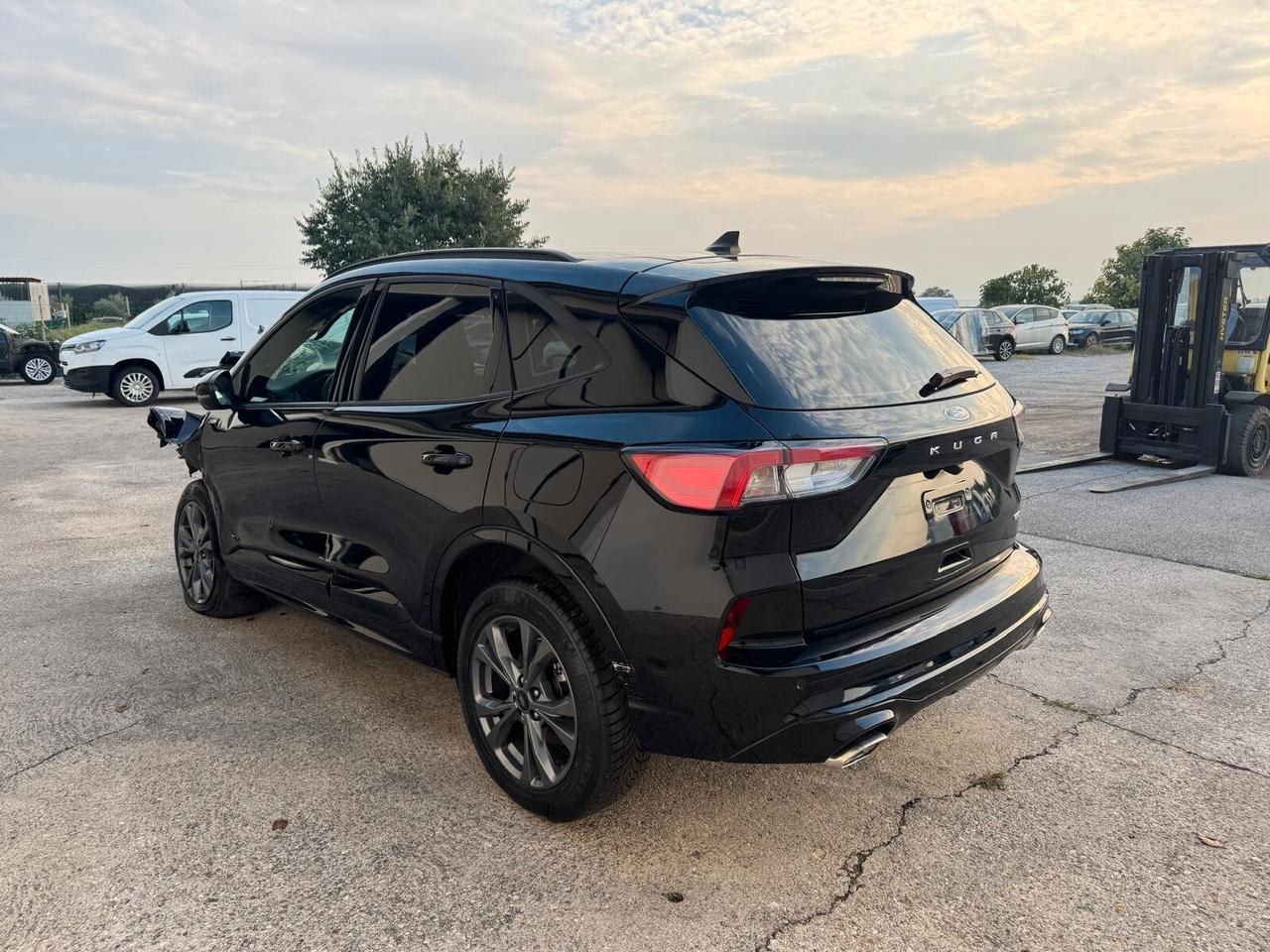 Ford Kuga 2.5 full hybrid ST-Line 2wd 190cv cvt INCIDENTATA