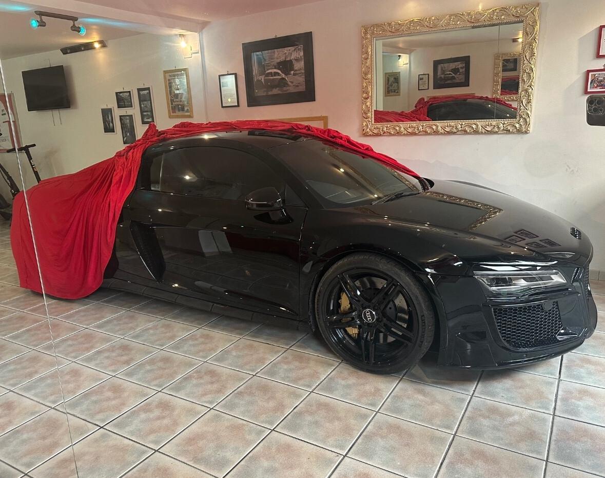 Audi R8 4.2 V8 FSI quattro R tronic/ PERFORMANCE