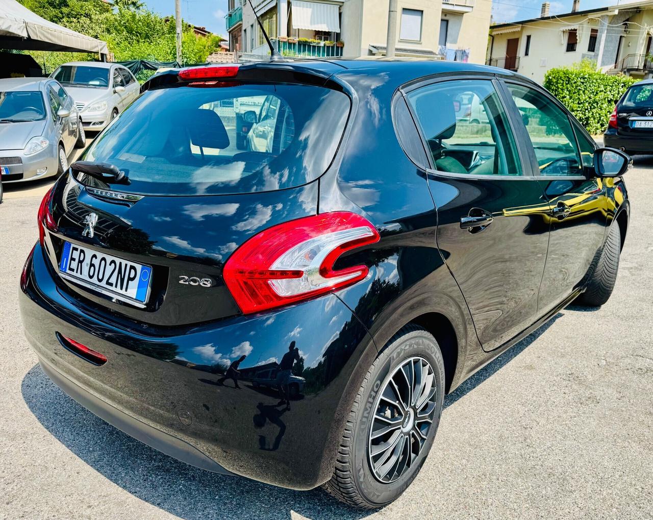 Peugeot 208 1.2 VTi 82 CV 5 porte Allure ok Neopatentati
