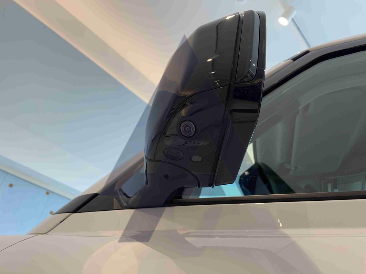 Land Rover Defender 110 3.0D I6 200 CV AWD Auto X-Dynamic HSE