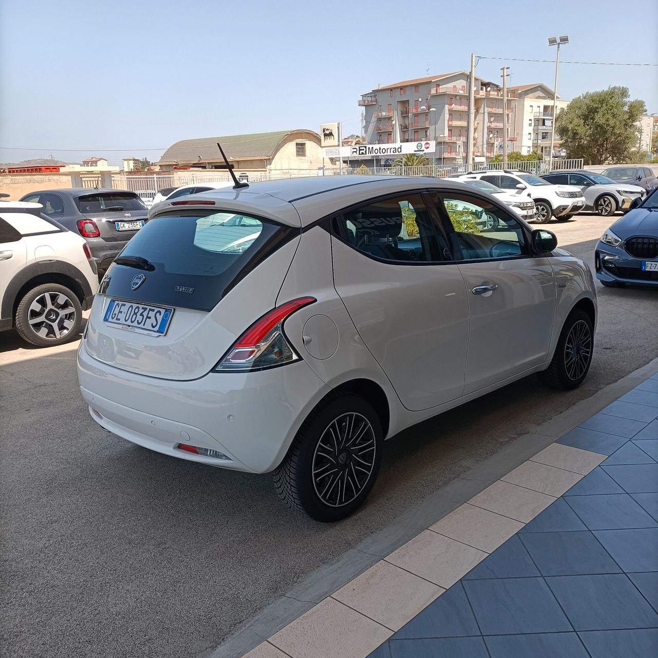 Lancia Ypsilon 1.0 FireFly 5 porte S&S Hybrid Ecochic Gold
