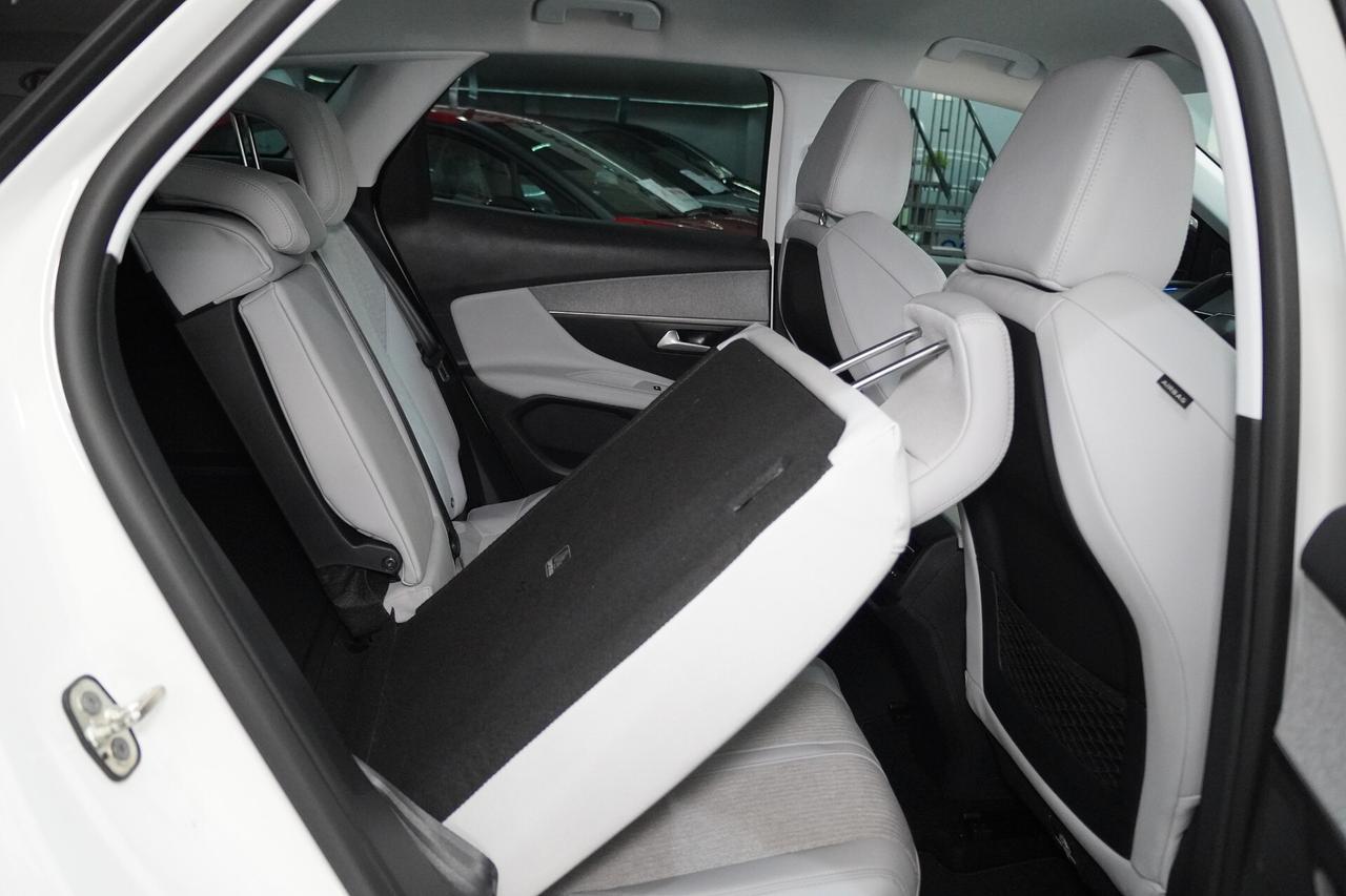 Peugeot 3008 1.2T EAT8 130cv ALLURE