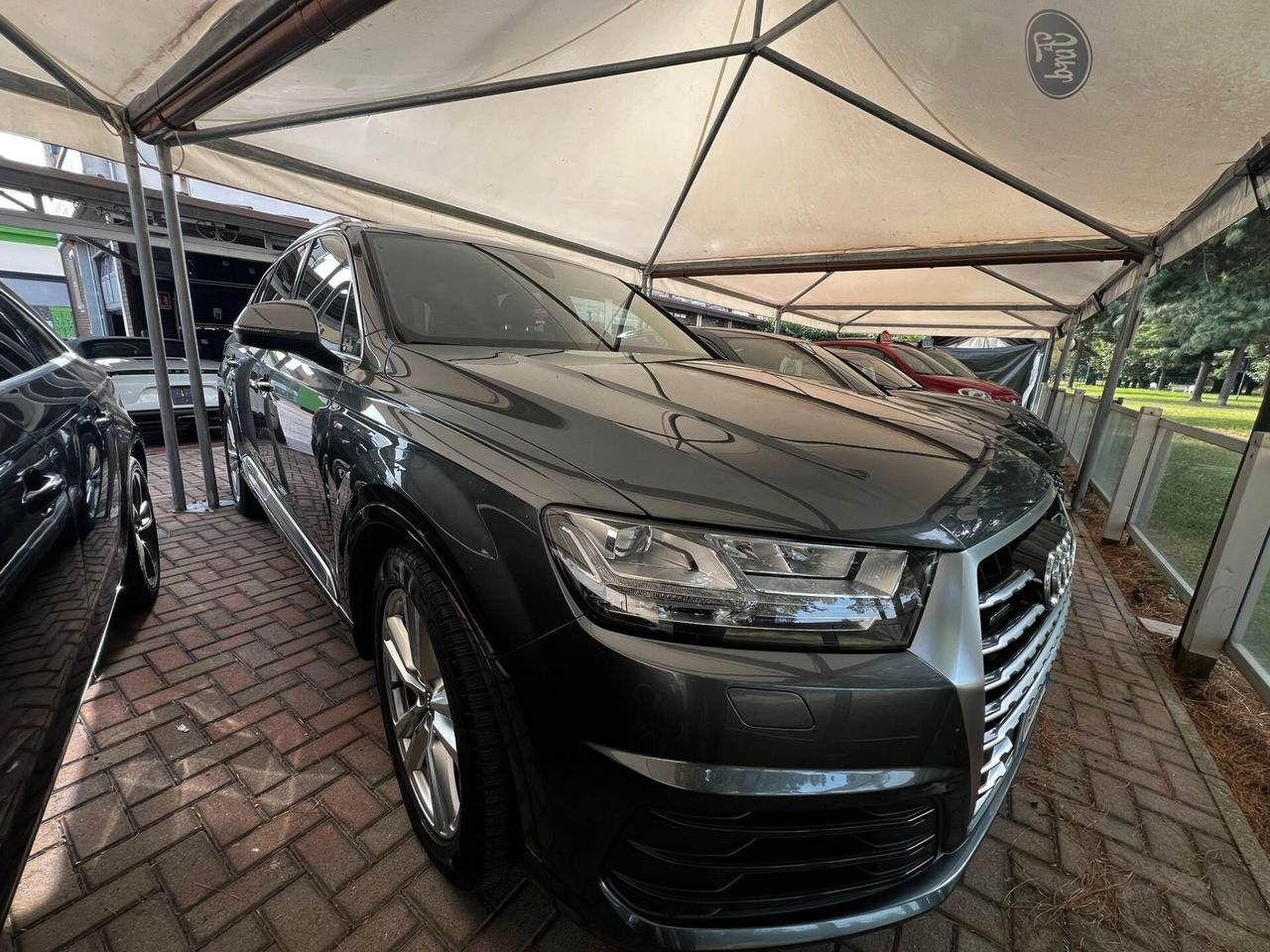 Audi Q7 S-LINE