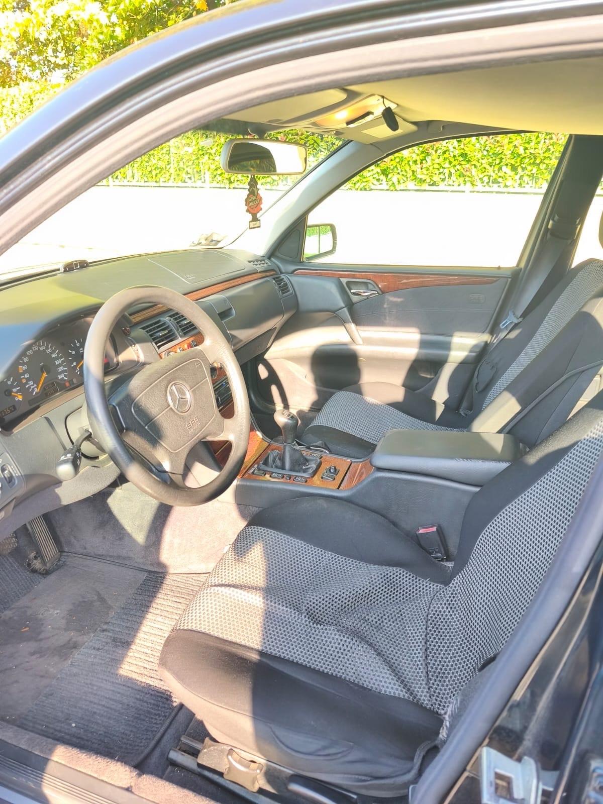 Mercedes-benz E220 solo export