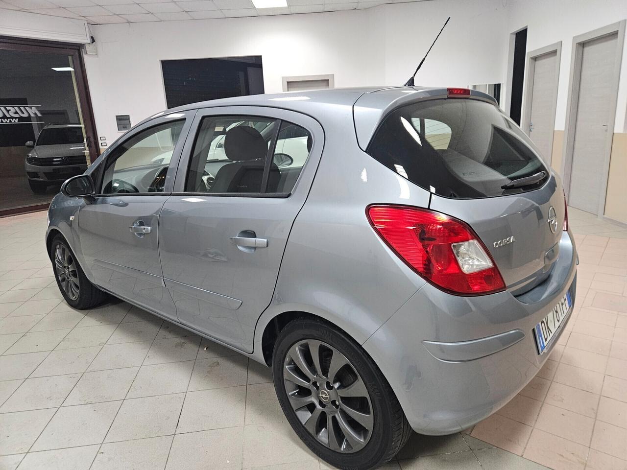 Opel Corsa 1.2 5 porte Club