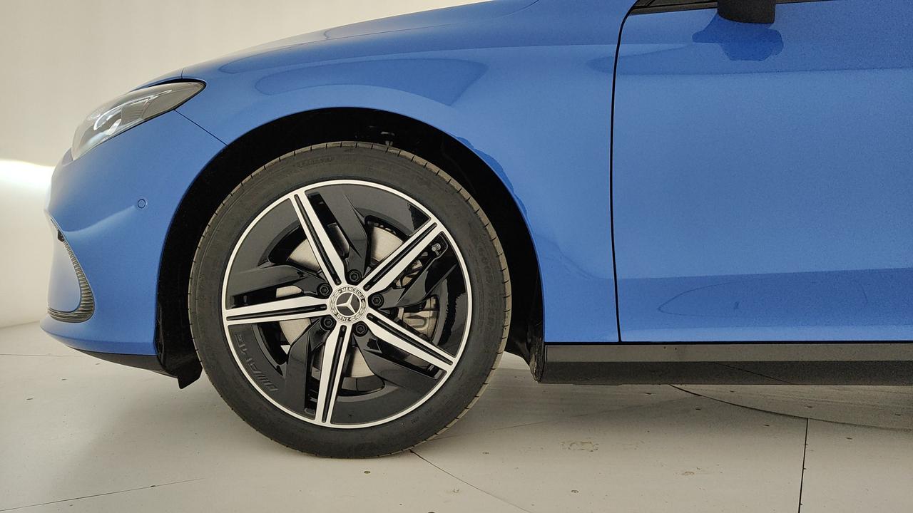 Mercedes-Benz CLA 250+ con tecnologia EQ