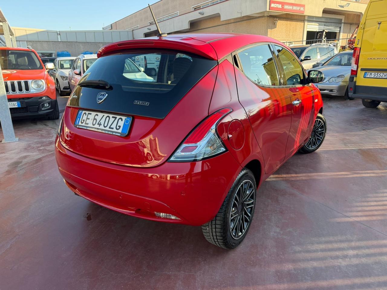 Lancia Ypsilon 1.0 FireFly 5 porte S&S Hybrid Ecochic Gold